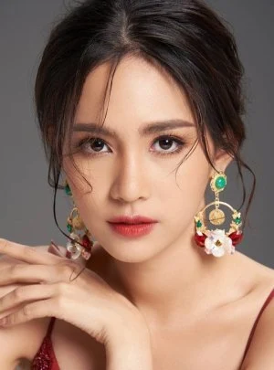 Bint Sireethorn Leearamwat wearing statement earrings